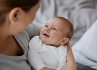 Ce transmite primul zâmbet social al bebelușului la șase săptămâni Ce transmite primul zâmbet social al bebelușului la șase săptămâni
