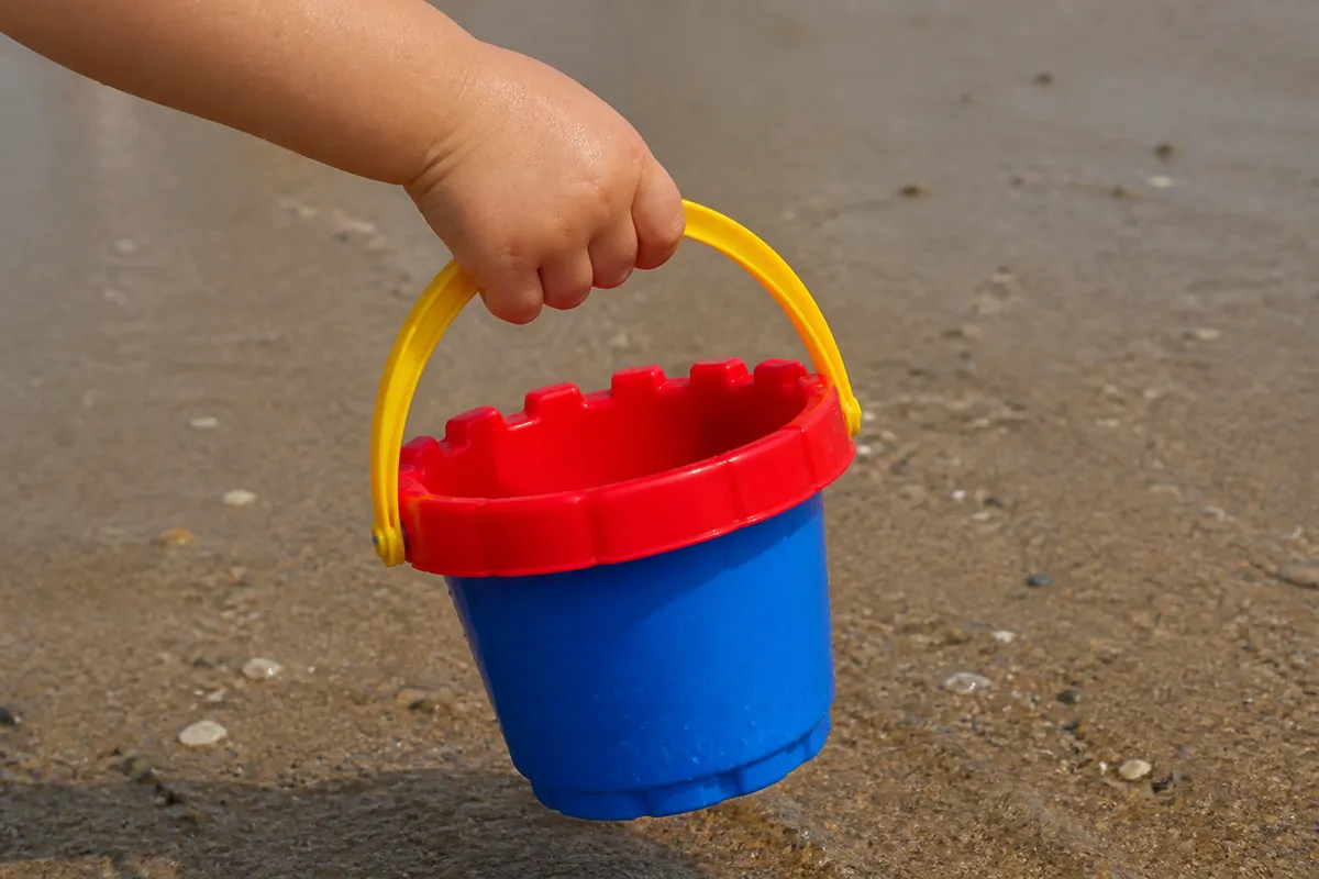 jucării de plajă sigure pentru copii mici materiale