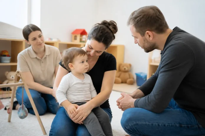 Mușcatul la creșă și mesajul pe care copilul nu îl poate spune încă Mușcatul la creșă și mesajul pe care copilul nu îl poate spune încă