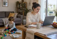 Mama care lucrează de acasă are nevoie de un program realist Mama care lucrează de acasă are nevoie de un program realist